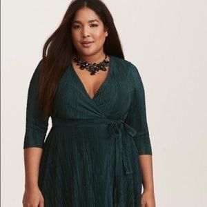 NWOT Torrid Emerald Green Pleated Wrap Dress Sleeves Women's Plus Size 0 (12W)